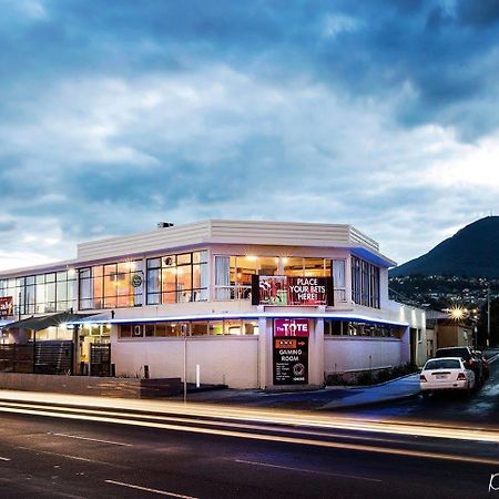 Nightcap At Carlyle Hotel Derwent Park Exterior foto