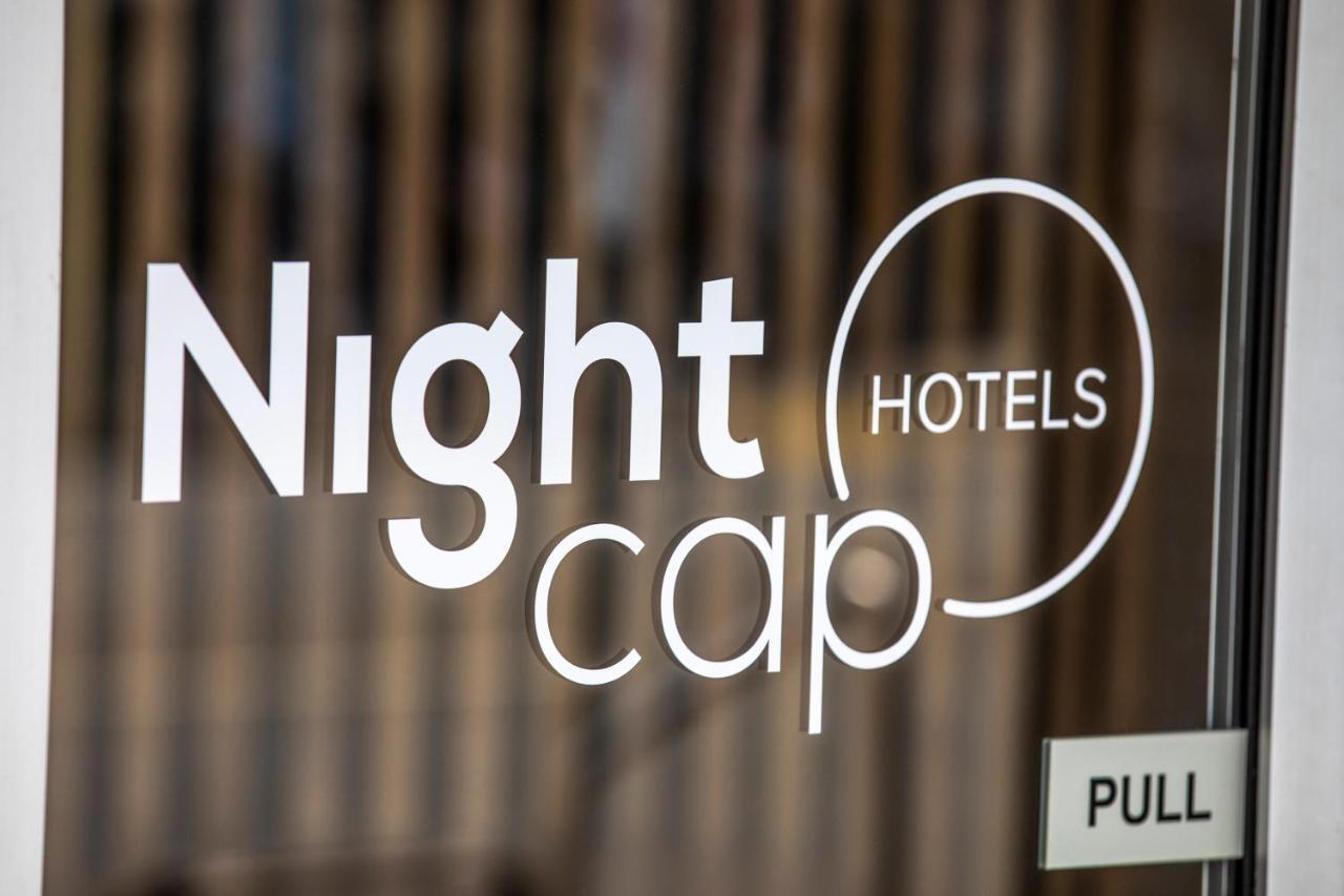 Nightcap At Carlyle Hotel Derwent Park Exterior foto