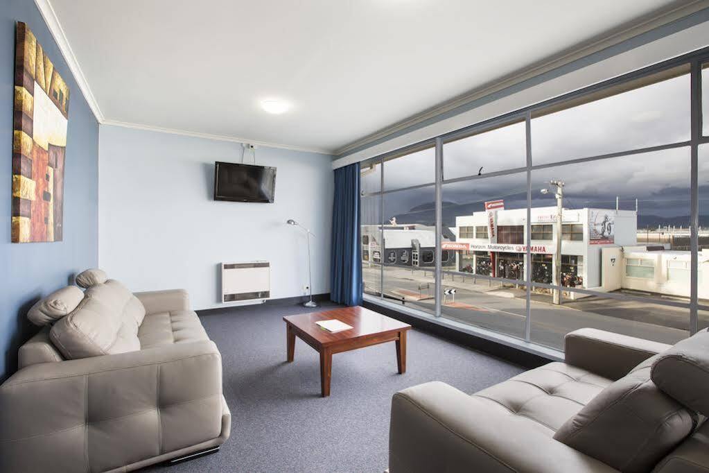 Nightcap At Carlyle Hotel Derwent Park Exterior foto